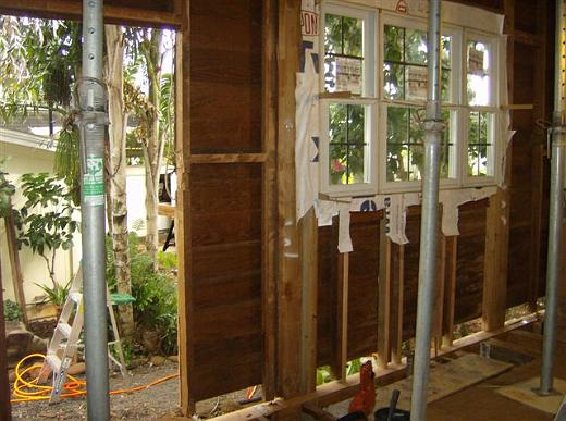 Single-wall house supported during structural repairs